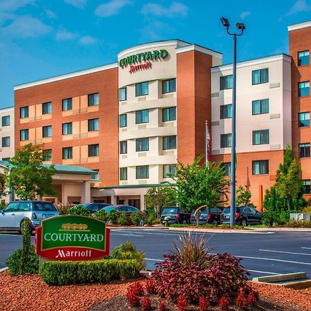 Courtyard Greensboro Airport Exteriör bild