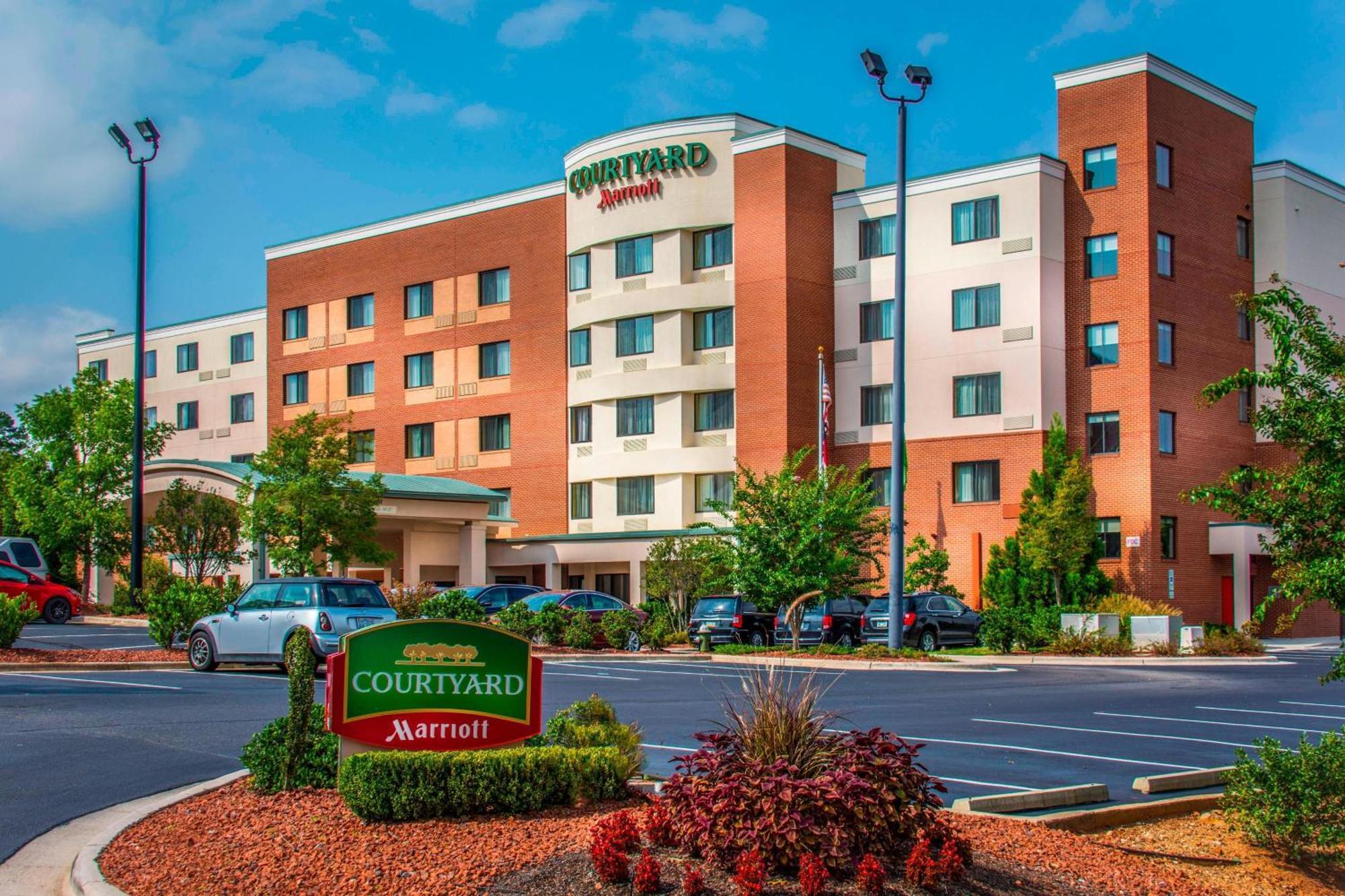Courtyard Greensboro Airport Exteriör bild