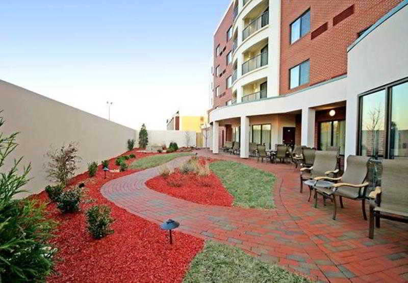 Courtyard Greensboro Airport Exteriör bild