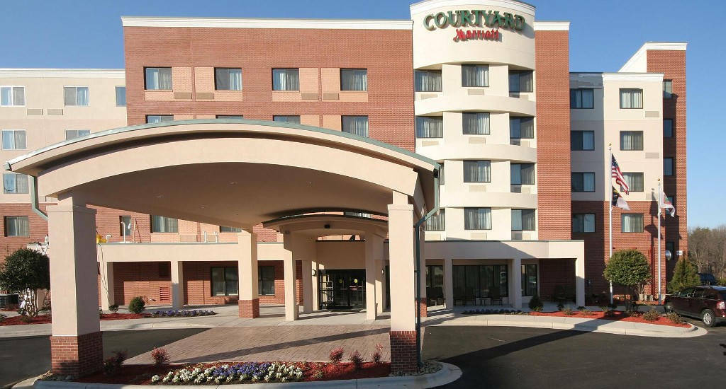 Courtyard Greensboro Airport Exteriör bild
